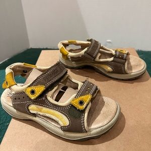 Primigi brand boy’s genuine leather. Size 32. USA size 1. Smoke free home.